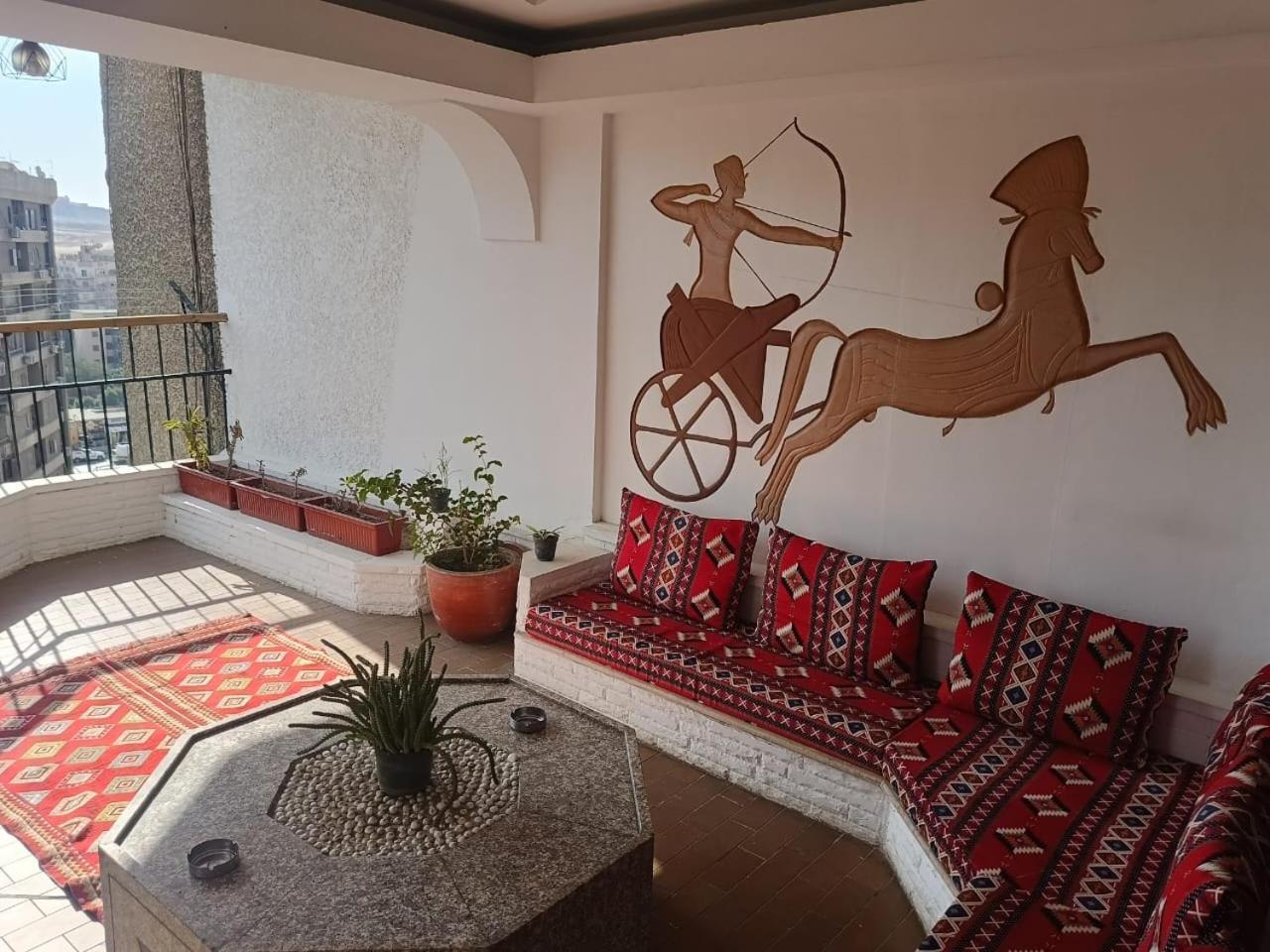 Pyramids Nights Hostel Kafret el-Gabal Esterno foto